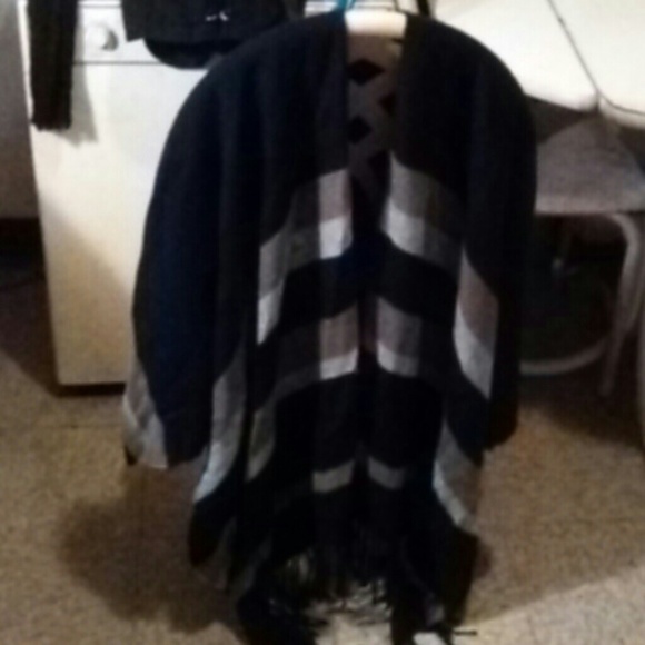 Cape - Picture 3 of 3